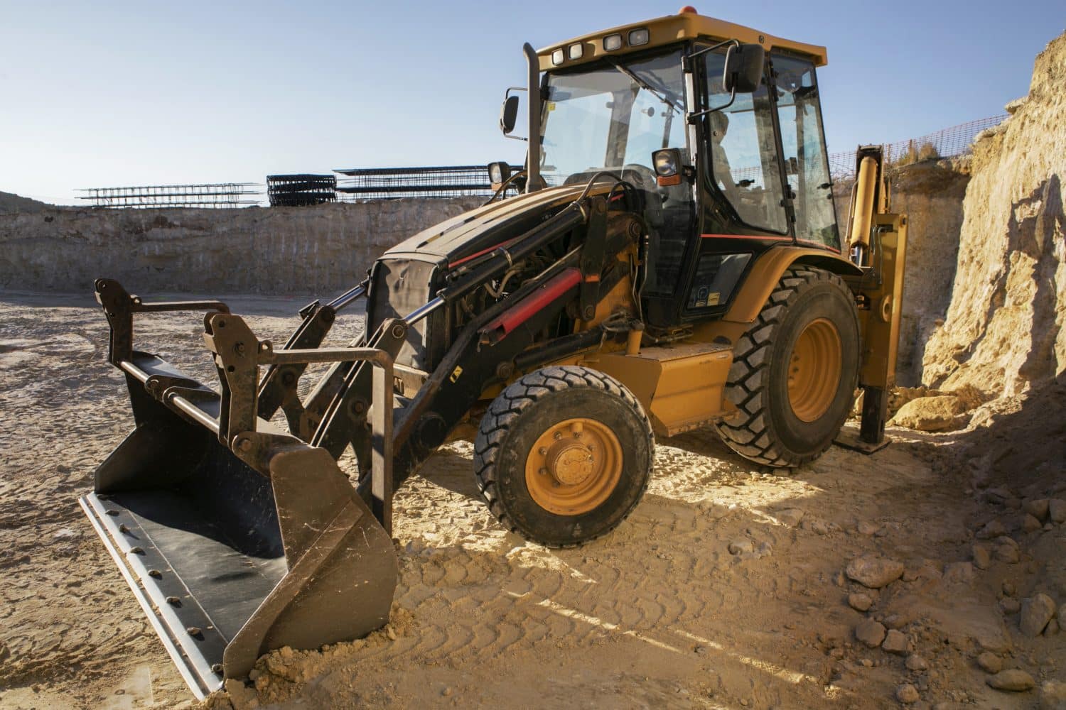 Tractopelle Maroc robuste et performante pour travaux de construction et terrassement
