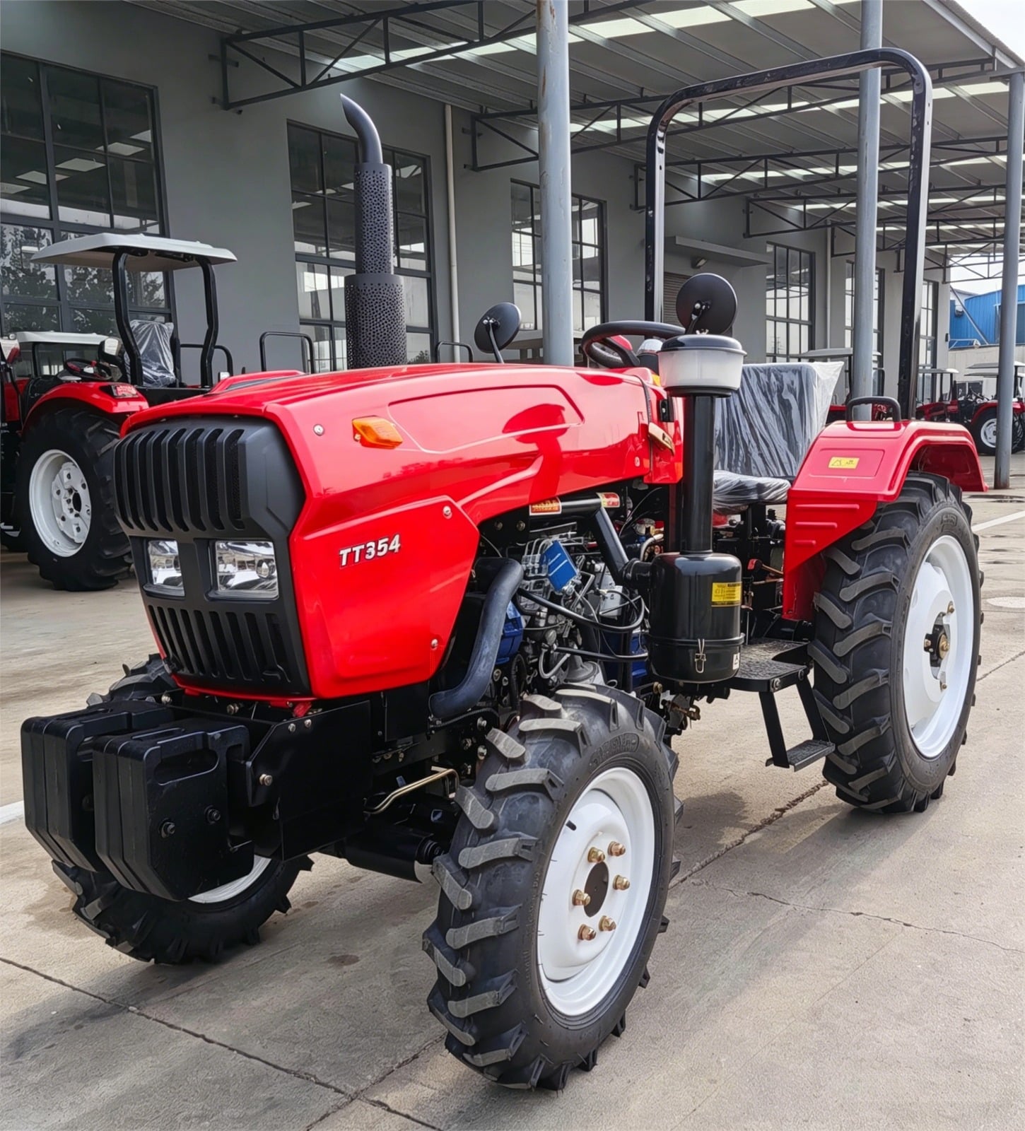 Tracteur agricole TT354 35HP 4WD rouge vue latérale gauche hangar entrepôt arceau ROP roues 9.5-24