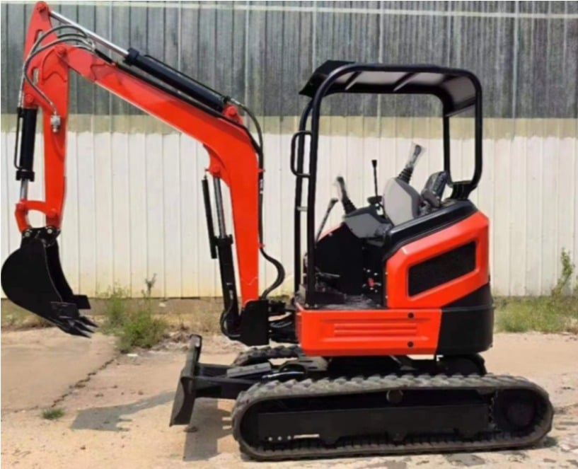 Mini pelle P30 2860 KG vue latérale avec godet en acier renforcé